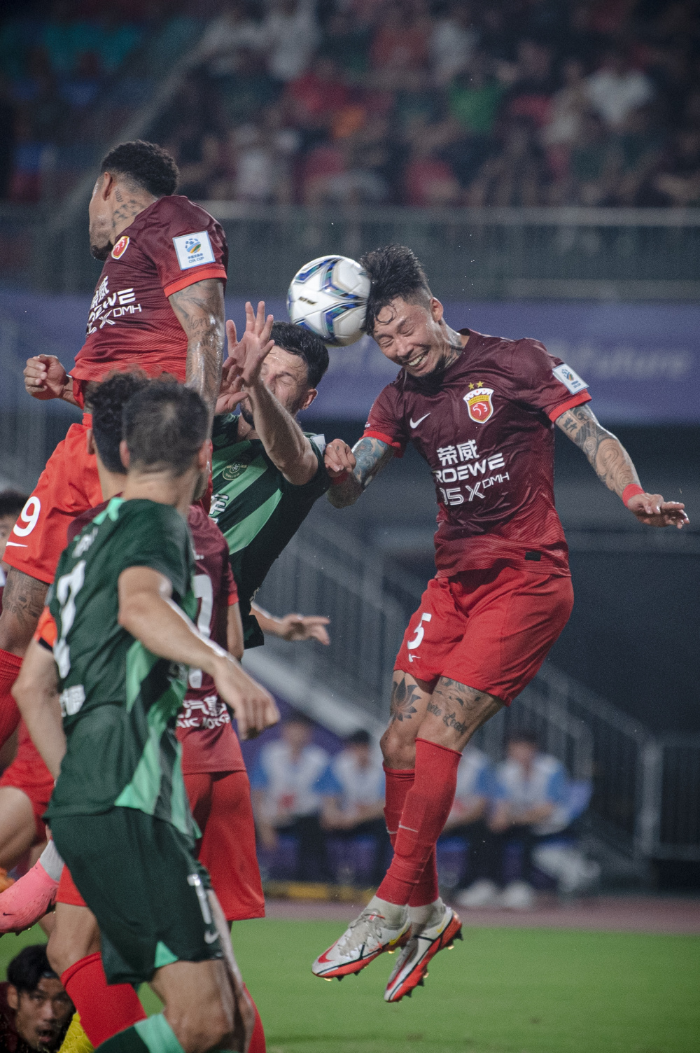 上海海港发布备战花絮；国际比赛日状态回暖；全明星赛任务艰巨；训练强度明显提升的简单介绍