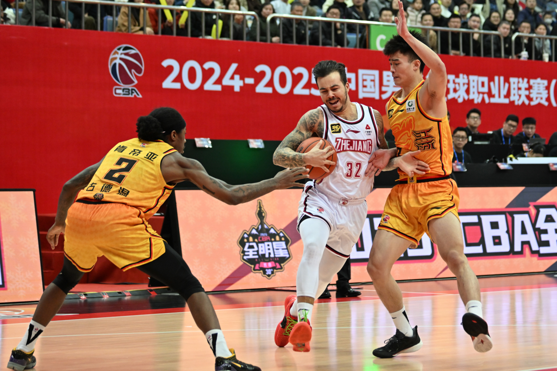 关于浙江稠州刷新队史纪录备战CBA常规赛赛前浙江队临场应变，网友：Uzi关键时刻险胜的信息