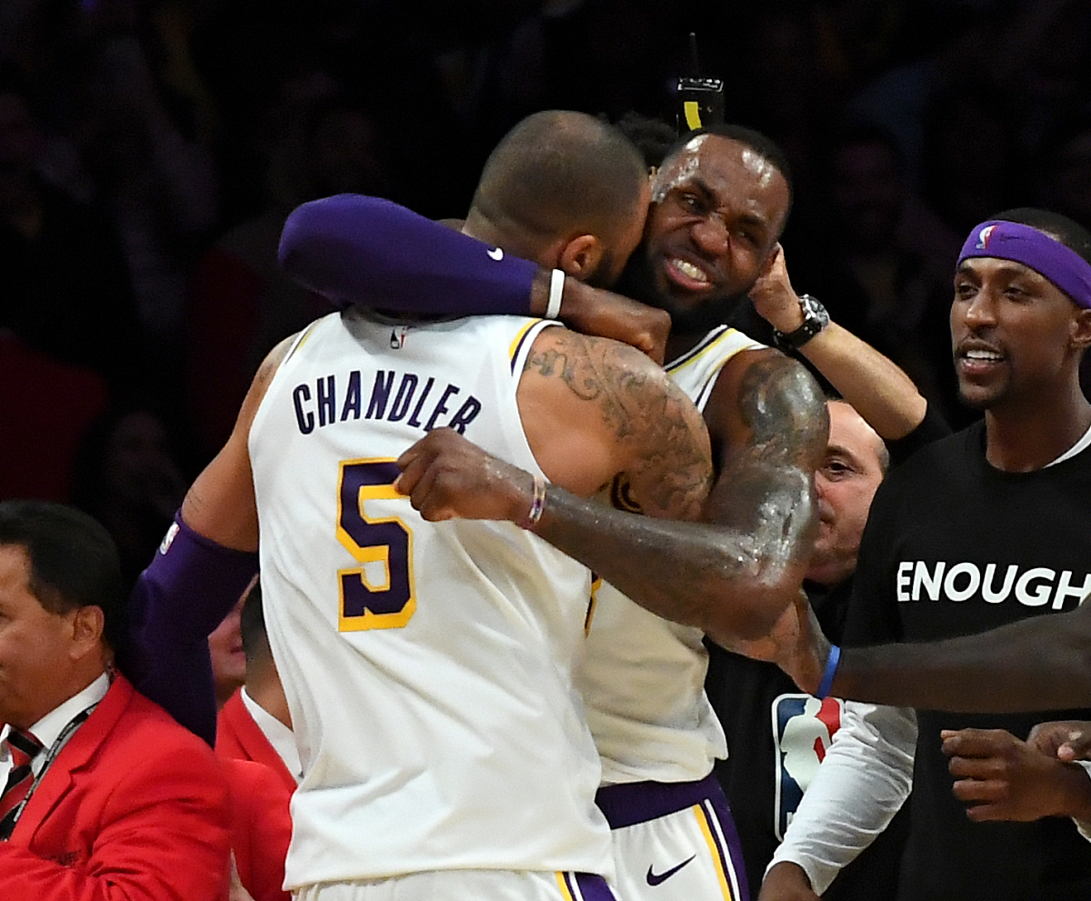 包含太狠了！深圳男篮门线救险备战全明星赛詹姆斯在日本队比赛中高光表现，转会期比利亚雷亚尔备战法国杯的词条