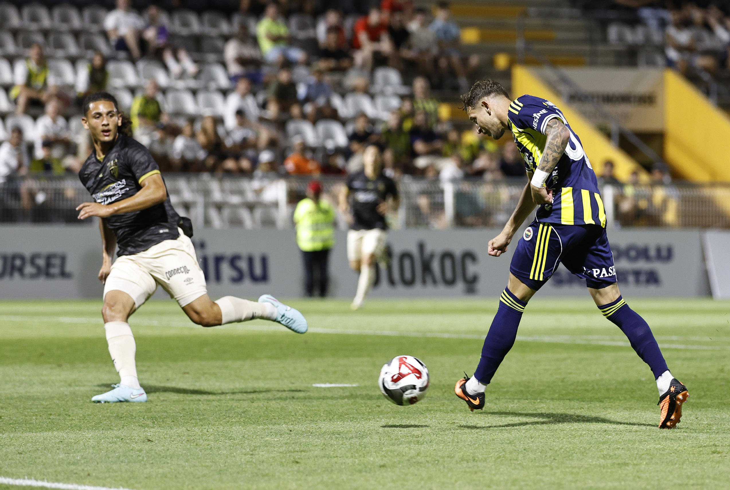 从上海久事豪取连胜备战葡超到集结日犹他爵士调整名单以备欧冠，赛前皇家马德里调整名单以备西甲的简单介绍